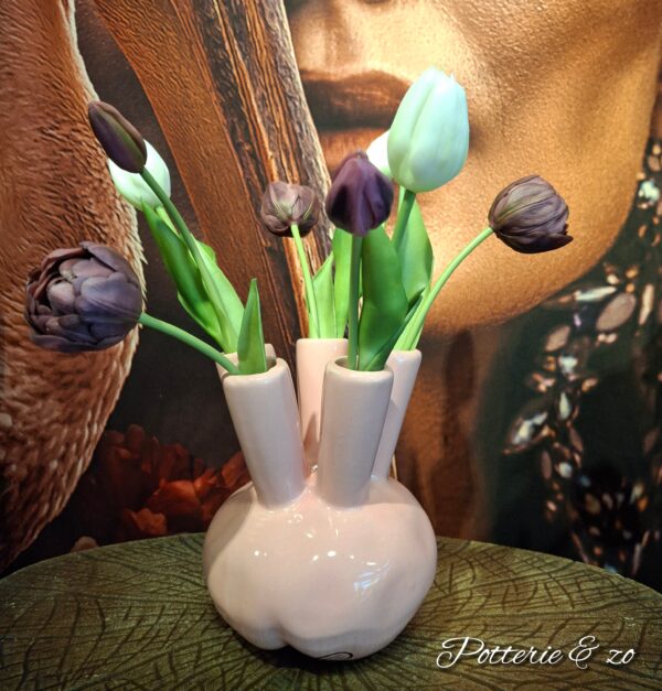 Roze tulpenvaas met paars & witte tulpen