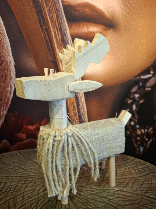 Houten hert met jute